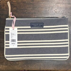 Vineyard Vines Navy and Cream Pouch NWT canvas